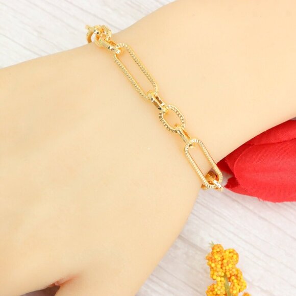 "Trendy Handmade Bracelet – A Thoughtful Gift for Girls & Women | UNVRC1500 - Picture 4 of 10